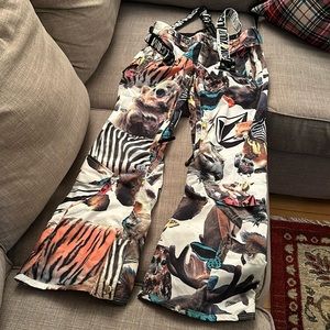 Volcom woman’s small snow pants suspenders